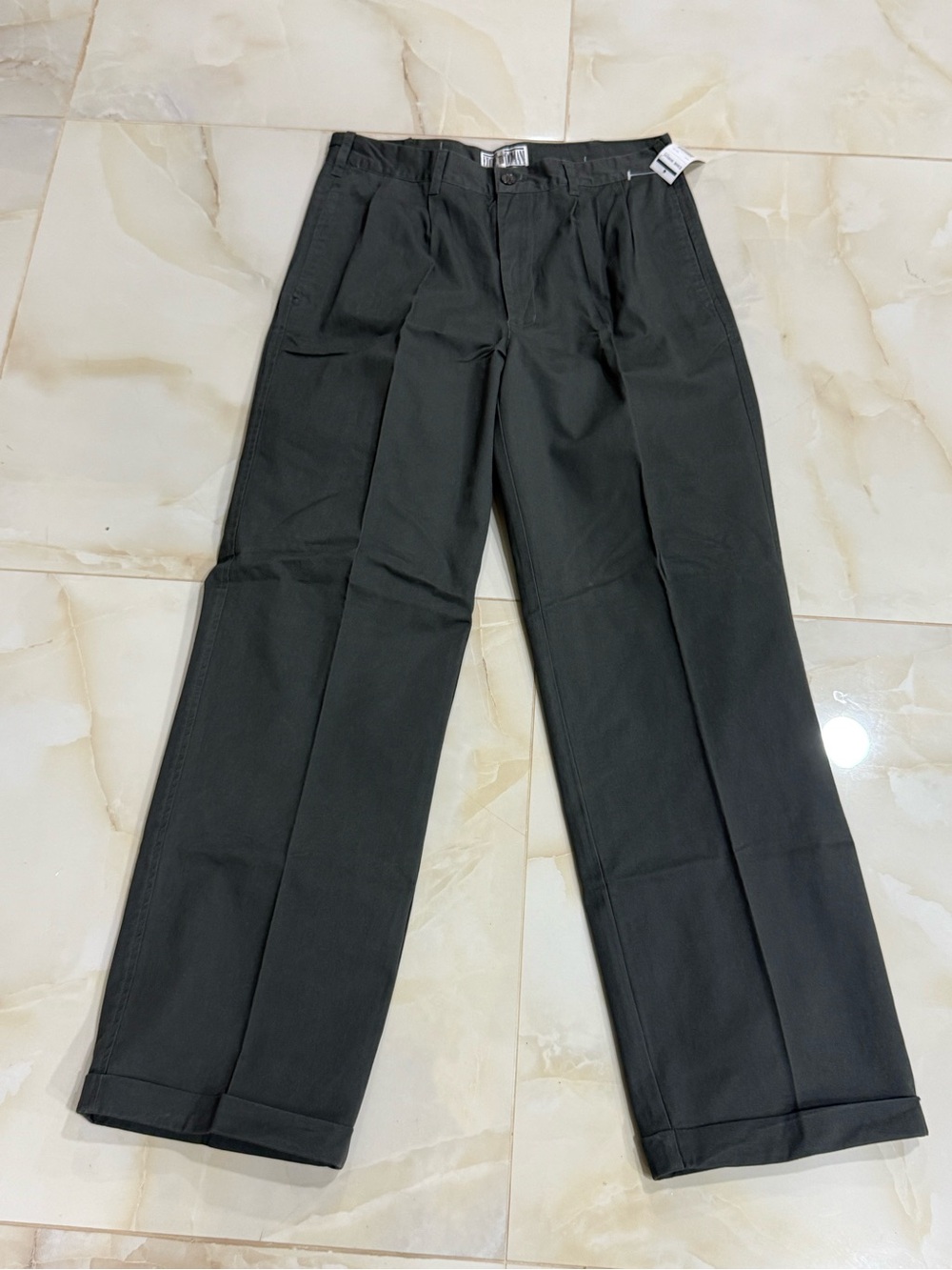 Men's Classic Straight-Leg Pants in Dark Gray